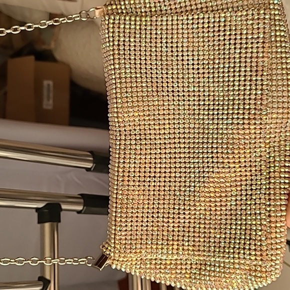 Shiny purse Perfect for a dressy outing - Picture 8 of 12